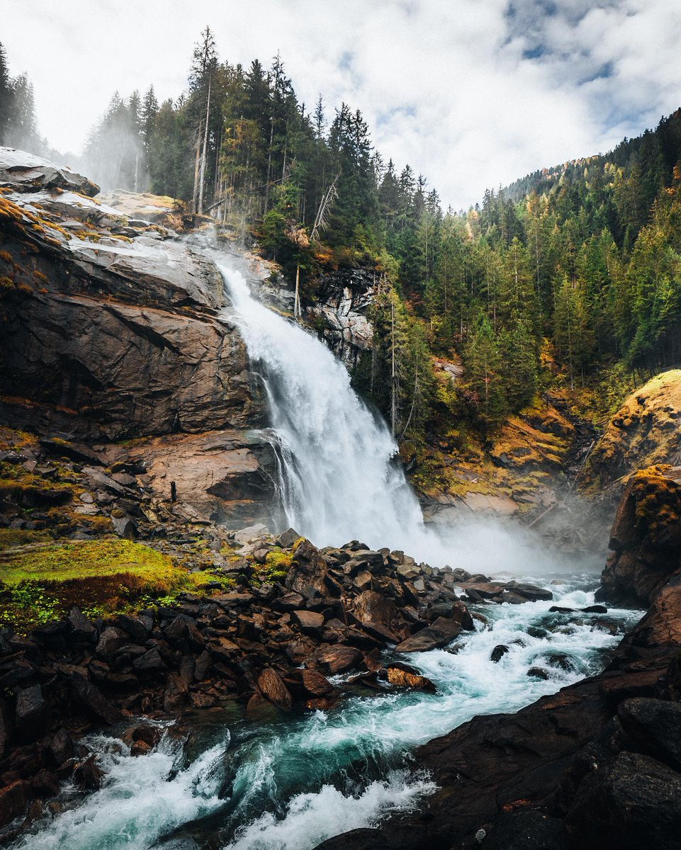 Austria 🇦🇹 
Powerful Waterfalls are always very impressive
.
#austria🇦🇹 #krimmlerwasserfälle #visitaustria #quotestagram #earthfocus #exploretocreate #autumn #waterfalls