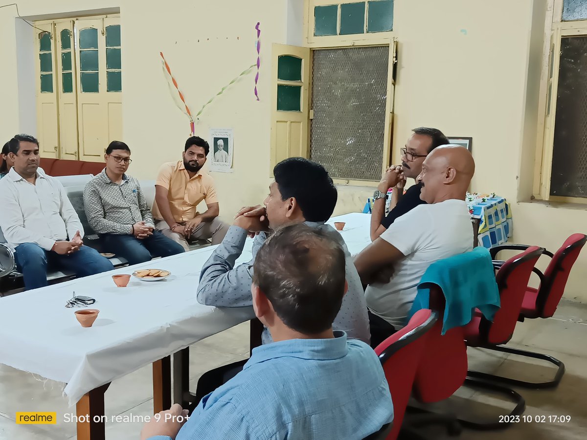 AmitavaRakshit3's tweet photo. #GivingItBack On the occasion of the 153rd birth anniversary of Mahatma Gandhi @AmitavaRakshit3,  @directoragbhu initiated a coaching class series for the final year UG students by the graduate and post graduate students at @srk_hostel @bhupro @dsw_bhu @registrarbhu @deanagbhu https://t.co/72GCUos6jS