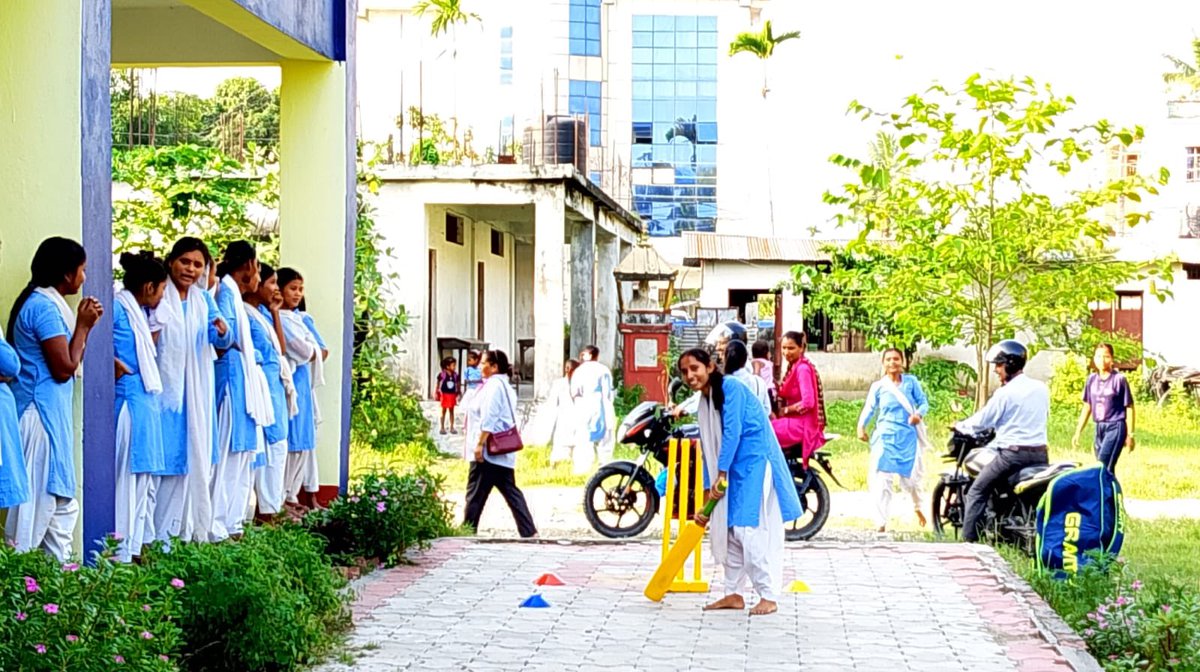 _MCCFoundation's tweet image. The monsoon season is a difficult time for the people of Nepal. As we now enter October, the monsoon is slowly coming to an end which, for the children we help to support across the country, means…

… CRICKET ❤️💛

#nepal #cricket #mccfoundation