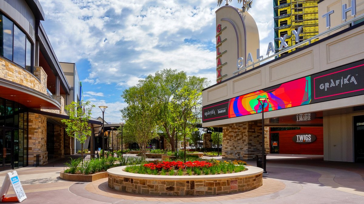 MerrimanArch's tweet photo. Grandscape at The Colony, Texas, is a dynamic and multi-faceted lifestyle center. The facilities encompass retail, dining, entertainment, residential, and hospitality and occupy millions of square feet and hundreds of acres.
#grandscape #thecolonytx #merrimanarch #urbanplanning https://t.co/NRx4WlWWgN