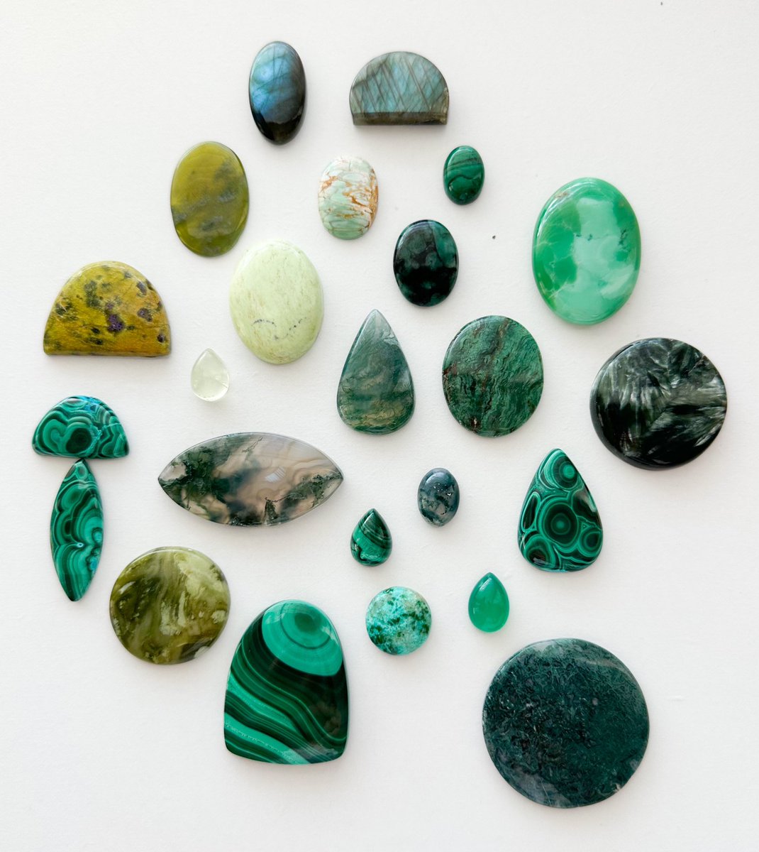 mildhippie's tweet photo. the crystals         🪲🌱🐛       the pendants

“green thumb” collection coming Friday October 6th at 8pm eastern time <3 https://t.co/c5XOoYH2df