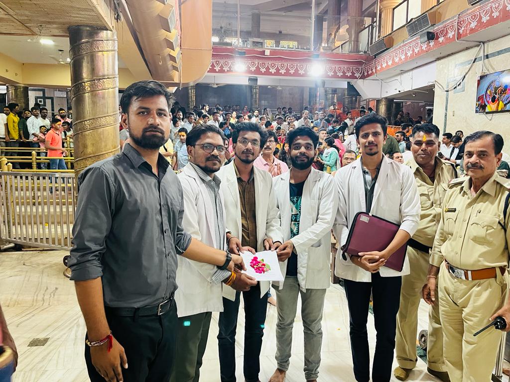 vimaldohare26's tweet photo. आज महाकाल मंदिर में बाबा को ज्ञापन दिया गया 🚩🚩 जय महाकाल 🙏
@CMMadhyaPradesh 
@kawreramkishor @ayush_mp @moayush @PMOIndia @ChouhanShivraj https://t.co/z1dxQQD5uz