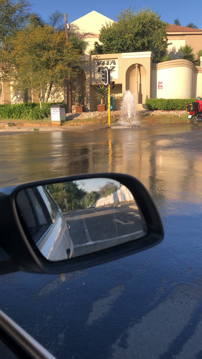 Ryan_Scotty's tweet photo. @JHBWater please attend at corner Bryanston Drive &amp; Grosvenor Road Bryanston. https://t.co/KD0Kl3LFQ3