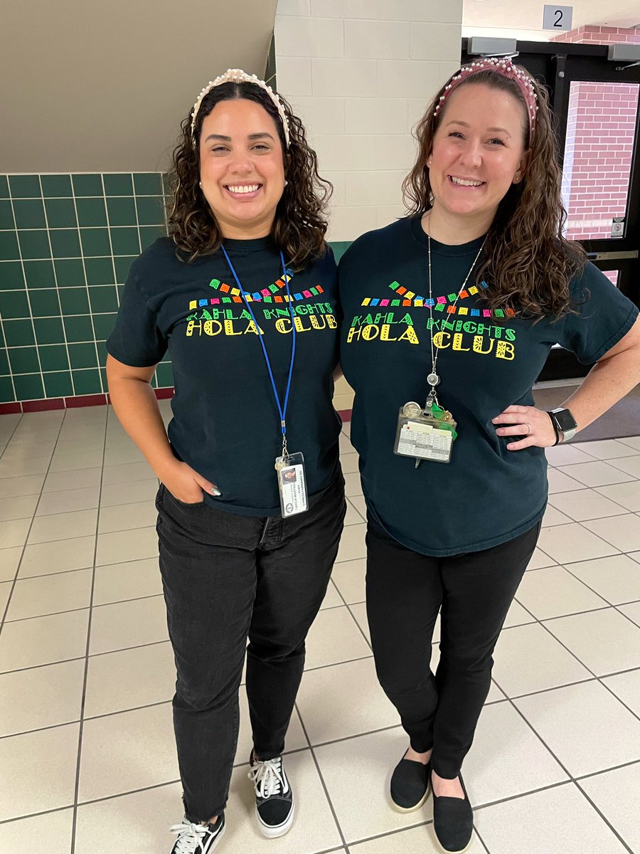 Twinning at Kahla for College Week! <a href="/senoritagarcia_/">Thaida García, M. Ed</a> <a href="/kahlams/">Kahla Middle School</a>