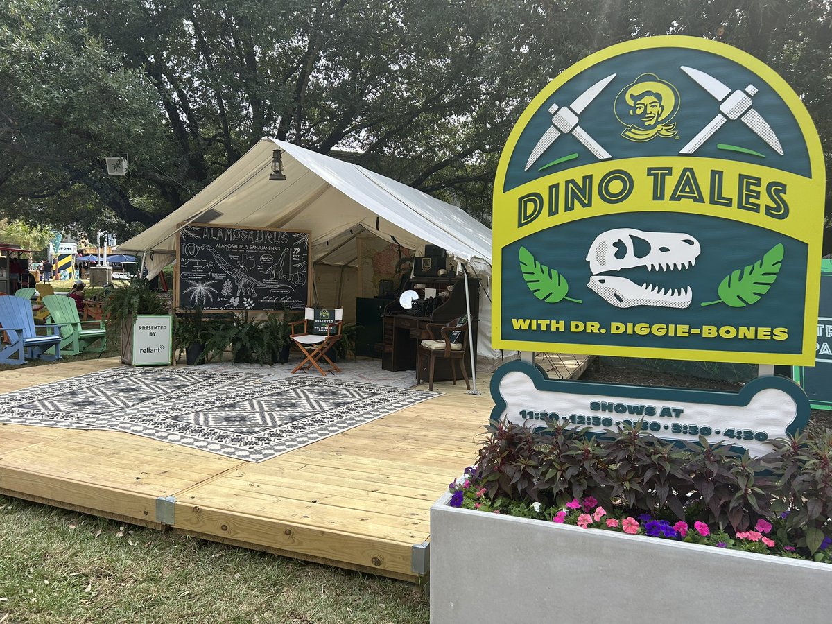 TSPArchive's tweet image. The lagoon walk outside the former Science Place and Natural History Museum / Visitors Center has been converted into a wonderful prehistoric dinosaur safari! Such a fantastic place to visit during the Fair! @StateFairOfTX #StateFairofTexas
