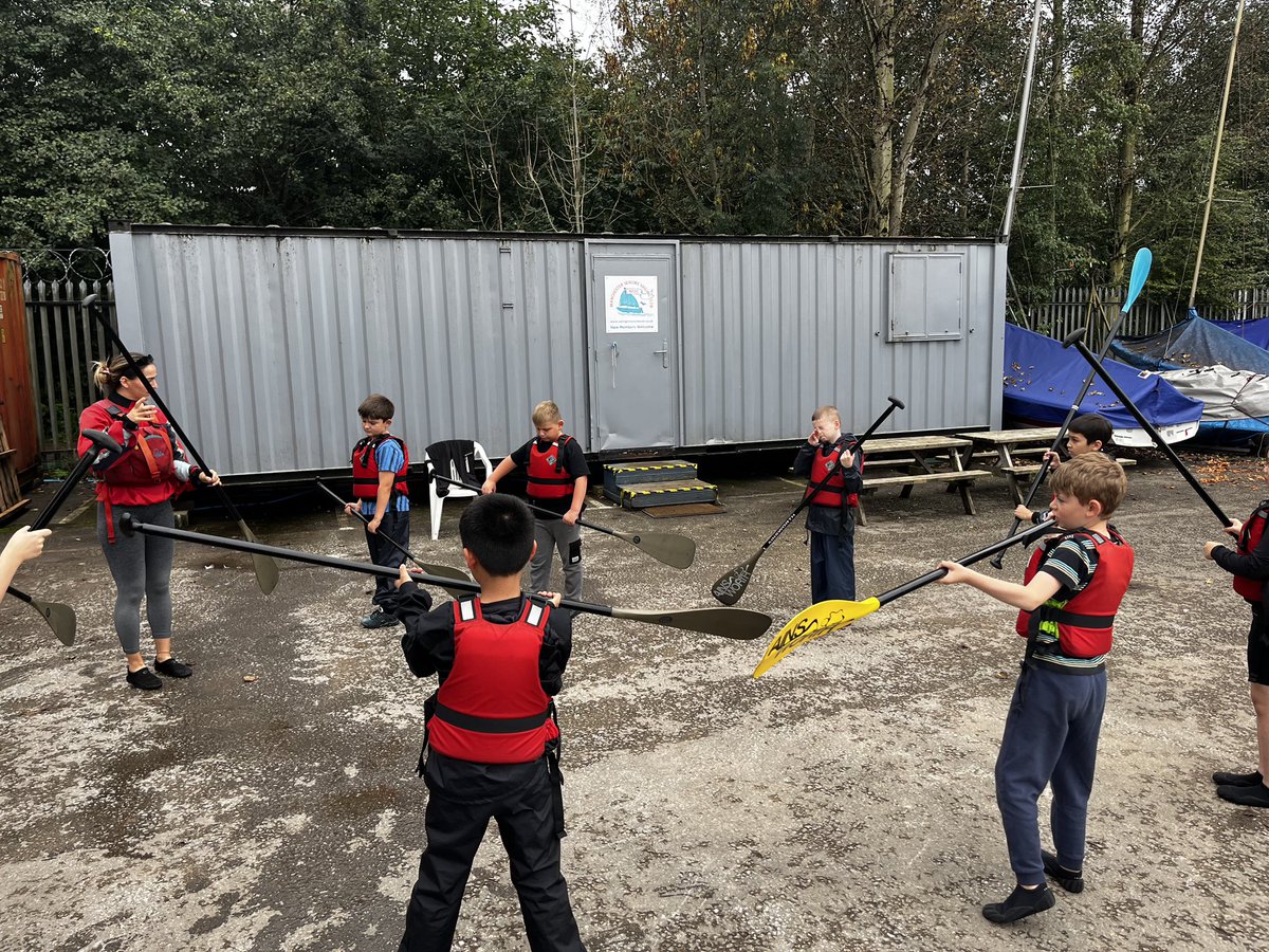 Vernon56KS2's tweet photo. Year 5 have had a lovely afternoon at water-sports this afternoon! Ask us what activity we did this week! #VPPPE https://t.co/j6q8w5iIbK