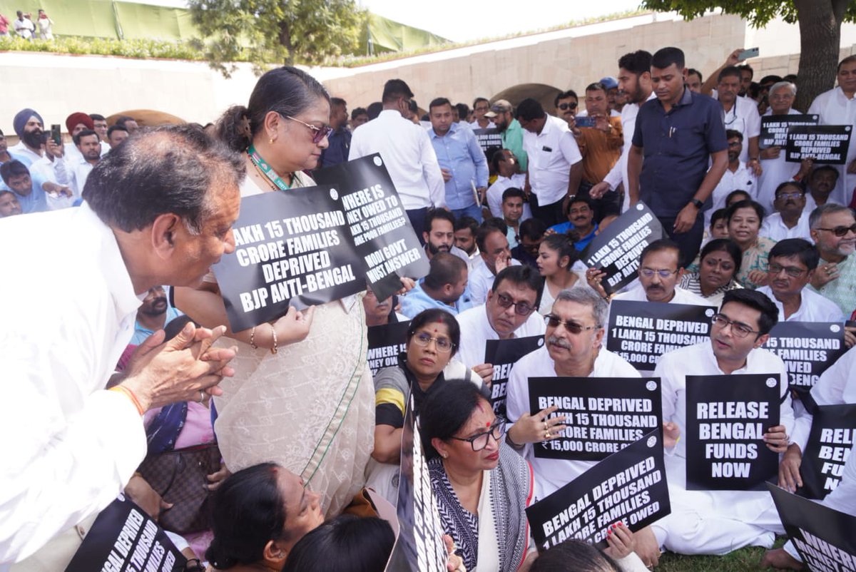 AITCofficial's tweet photo. Against all odds, we shall advocate for the rights of people and secure their rightful dues!

Today, National GS Shri @abhishekaitc along with party leaders, staged a peaceful dharna at Rajghat, Delhi, to uphold the demands of Bengal.

Our leaders stood unitedly and maintained peace during the demonstration, despite the barbaric behaviour of the Delhi police, who destroyed the sanctity of the memorial by inciting violence.