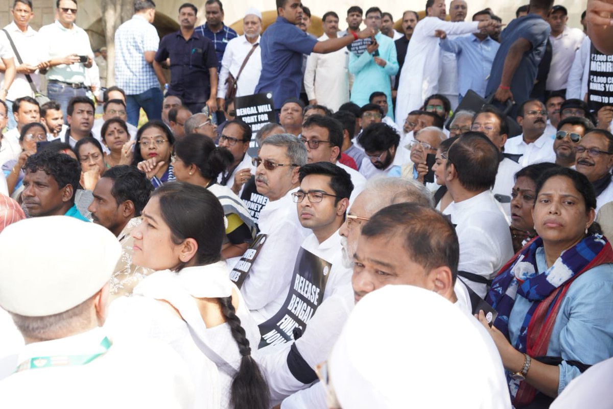 AITCofficial's tweet photo. Against all odds, we shall advocate for the rights of people and secure their rightful dues!

Today, National GS Shri @abhishekaitc along with party leaders, staged a peaceful dharna at Rajghat, Delhi, to uphold the demands of Bengal.

Our leaders stood unitedly and maintained peace during the demonstration, despite the barbaric behaviour of the Delhi police, who destroyed the sanctity of the memorial by inciting violence.