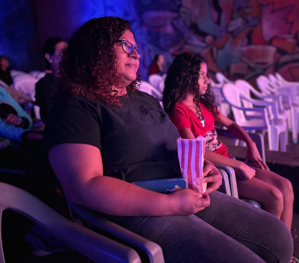 Sackjuarezc's tweet photo. El 01 de octubre, celebramos a los niños y niñas salvadoreños con una noche de cine, actividades recreativas y comida 👦🏻👧🏻 https://t.co/VDxF8s0rI2