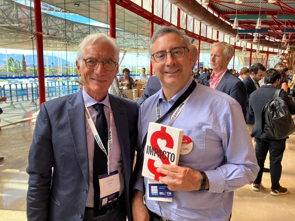 CECavelier's tweet image. Estoy en #GSGSummit en Málaga, España, organizado por @GSGimpinv, donde líderes globales discuten cómo podemos movilizar capital y nuevas ideas para impactar positivamente a nivel social y ambiental. Aquí con @sirronniecohen, fundador y autor de Impact, y @Cliffprior, actual CEO.