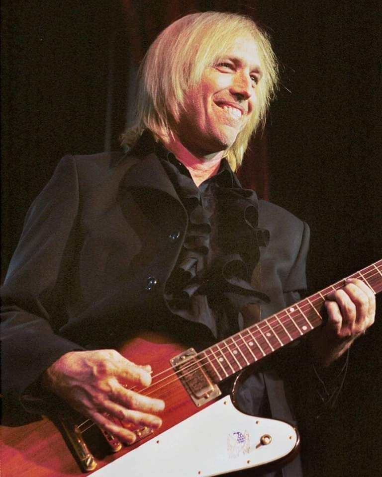 CFloydstock's tweet photo. Há 6 anos perdíamos Tom Petty!
Qual a sua canção predileta a voz e 6 cordas deste saudoso músico, com os Heartbreakers, Traveling Wilburys, ou solo?
Saiba mais: https://t.co/BVAbst7st6
#riptompetty #tompettyandtheheartbreakers #travelingwilburys #follk #folkrock #classicrock https://t.co/FWVWhGUMGH