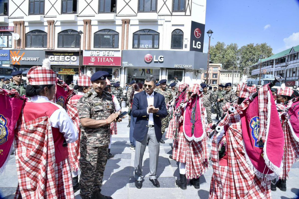 crpf_srinagar's tweet photo. #CRPF Women Motorcycle Expedition - 2023 will be flagged off from #LalChowk tomorrow morning. A full dress rehearsal was done today in presence of Shri Ajay Kumar Yadav, IPS, IG, Srinagar sector. Following is the live streaming link for tomorrow’s event- https://t.co/WbNIm6aYX4 https://t.co/bFYotL7nud