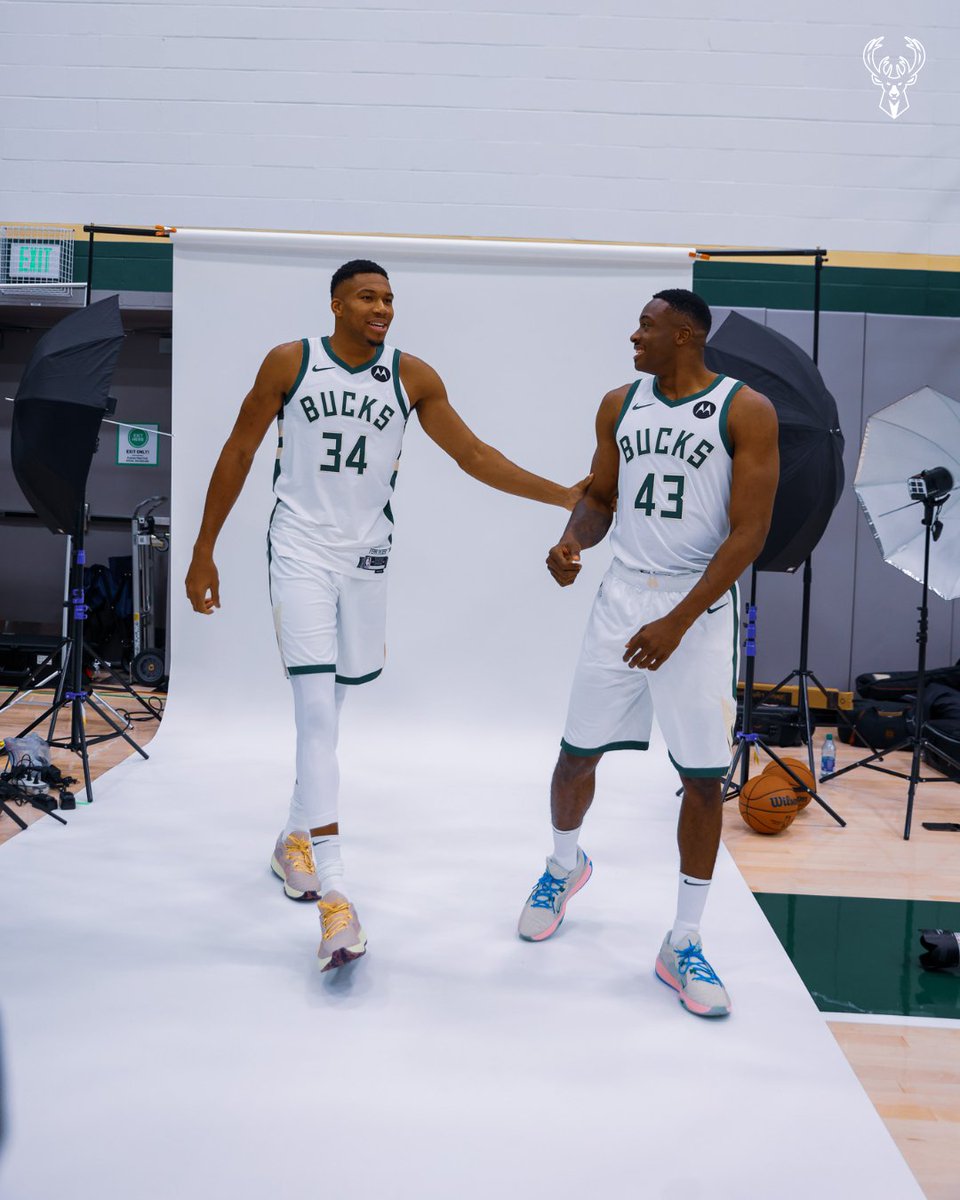 Bucks tweet picture