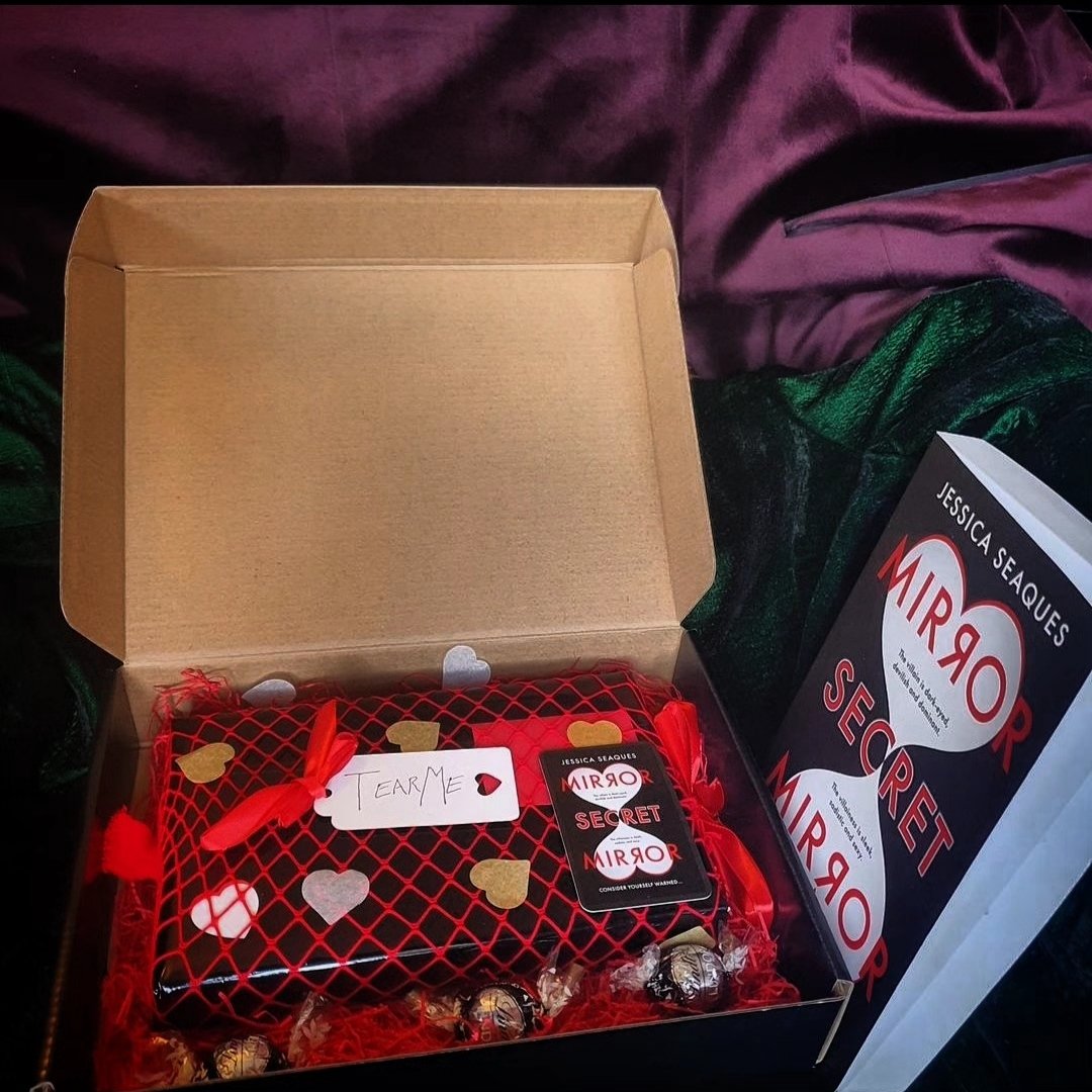 ❤️GIVEAWAY!❤️
We're giving away gift boxes including a copy of "Mirror Secret Mirror"! One winner will also receive a collection of classic erotica novels!😊 
It's completely free and easy to enter! Follow the link for more details:

mirrorsecretmirror.com/prize/

#free #giveaway #gift