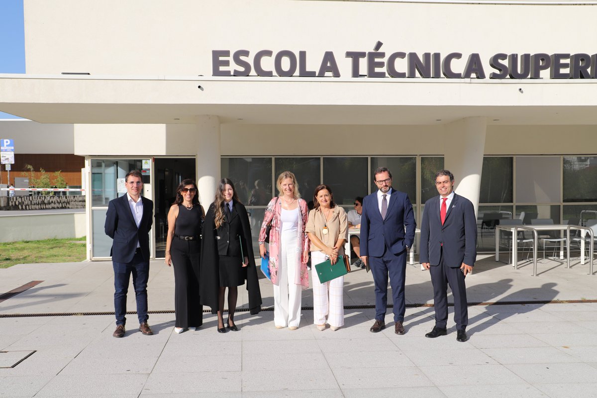 ciencia_pt's tweet photo. Pedro Nuno Teixeira, participou hoje, na sessão de boas-vindas aos novos estudantes dos Cursos Técnicos Superiores Profissionais (#CTeSP) do #IPCA, numa visita aos dois Campi do #IPCA, respetivamente em #Braga, e em #Famalicão. https://t.co/wpCCW465AQ