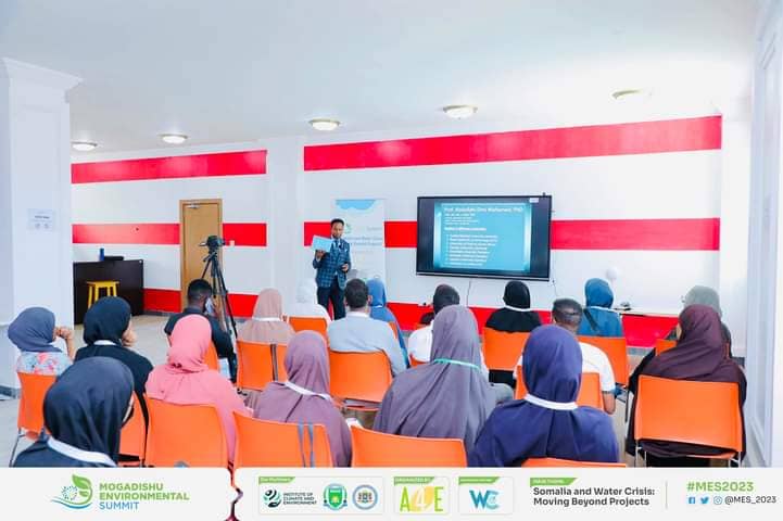 GreenlightAsso2's tweet photo. 1/2 As Greenlight, we are happy to participate in the Mogadishu Environmental Summit 2023, which is being held for its second year with the theme "Somalia and Water Crisis: Moving Beyond Projects."
@MogEnvSummit
#MES2023
#MovingBeyondProjects https://t.co/WobLCyVfPg