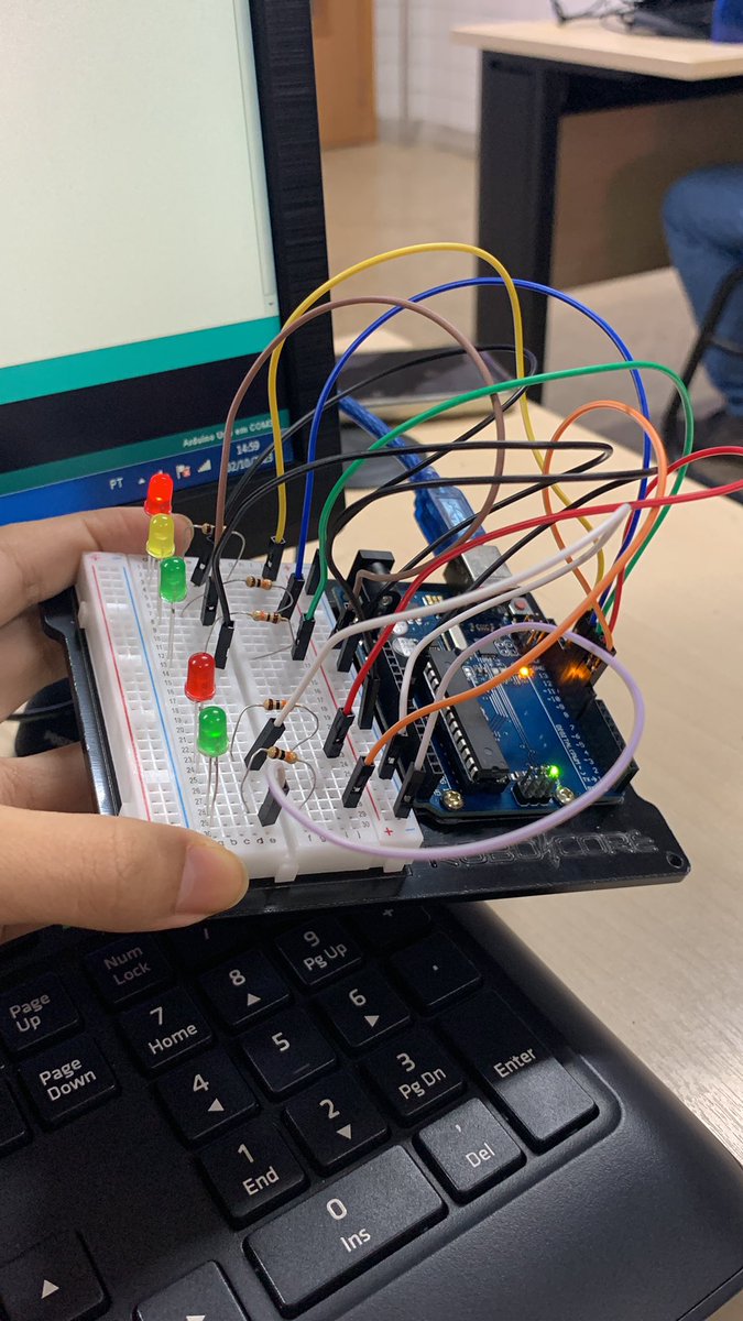luadeverdade's tweet photo. amei a aula de celton hj, programamos um semáforo 😍😍😍

#informaticaporamor https://t.co/d8JxKALZBh