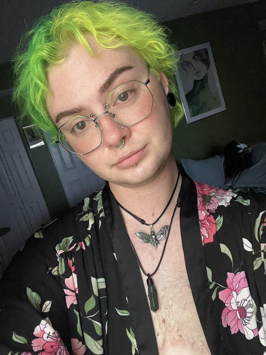 sunnythegoblin's tweet photo. Hi, not a super recent couple of photos, but I feel very good in my skin on this particular semi-recent day. And the most I’ve revealed of my chest since immediately post-op! Trans* and proud. And you should be proud, too. 🥰💚
#transisbeautiful #transisvalid https://t.co/INmxw41bKk