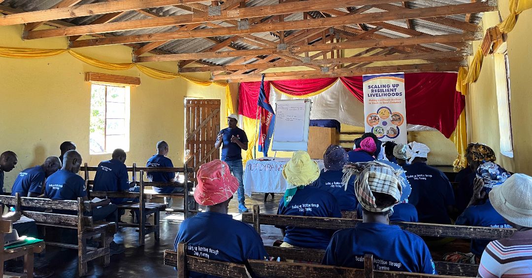 saworldservice's tweet image. The Trek Mukwenya Beekeeping Association in Zimbabwe is more than just a beekeeping venture–it&apos;s a platform for unity, empowerment, and positive change. Learn more about their story at salarmy.us/48m3V1E! #Resilience #RuralEmpowerment #ZimbabweDevelopment