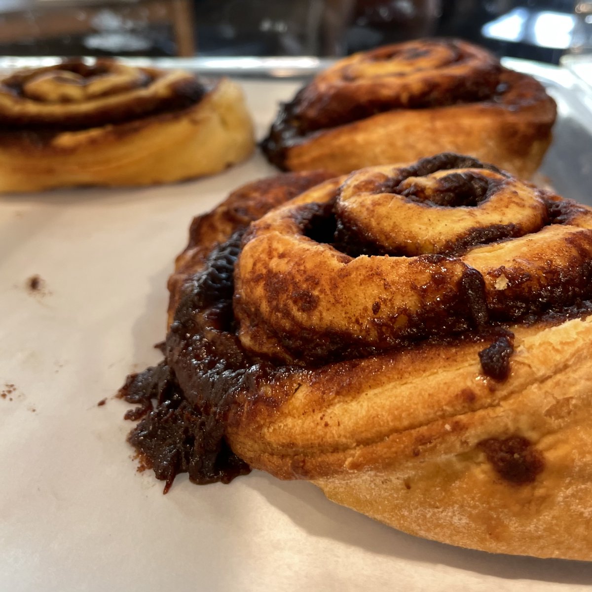 October is here! 🍂 We’re welcoming it in with spiced cinnamon rolls 😍

#WelcomeOctober #FallFood #FreshlyBaked #LocalCoffeeShop
