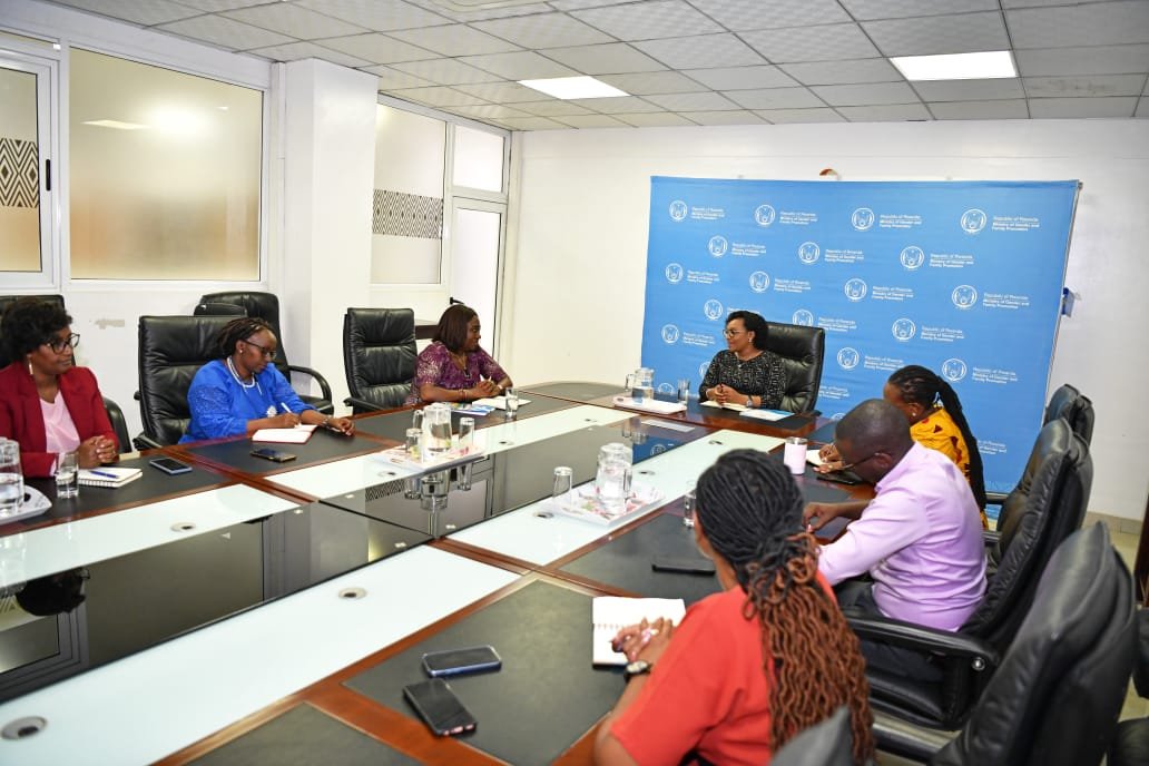 RwandaGender's tweet image. Today, Minister @Dr_Uwamariya received a courtesy visit of @JennetKem, the @unwomenrwanda Country Representative.
The conversation evolved around the existing partnership in gender mainstreaming, men engage for #GEWE and girls empowerment.