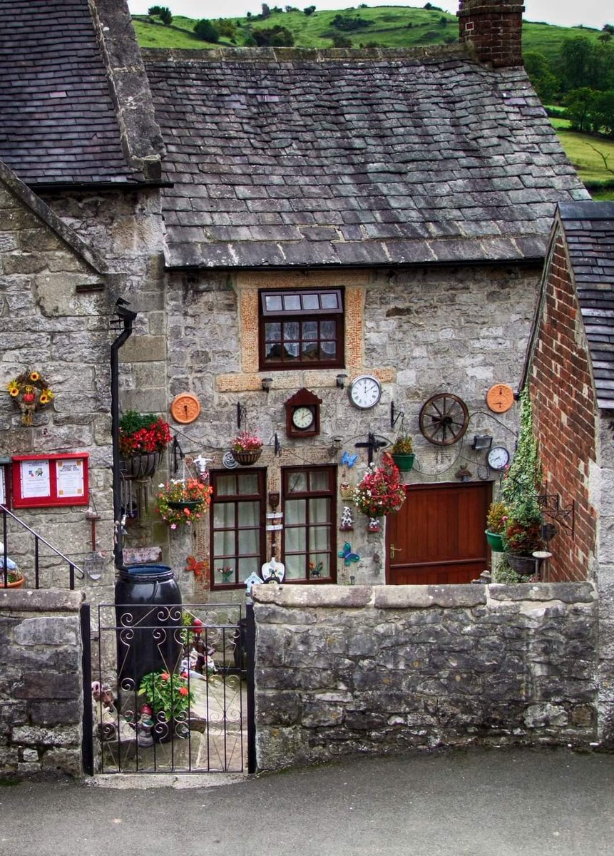 Time stands still in the little village of Brassington in the Derbyshire Dales. UK 🇬🇧 
Love it 😀 😍