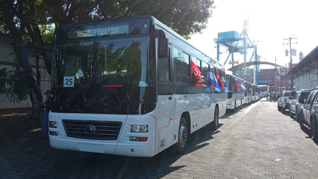 #Nicaragua | 🇳🇮 En estos momentos salen del puerto de Corinto los 250 buses chinos para la modernización del transporte urbano colectivo en nuestro país. 🚌🇨🇳