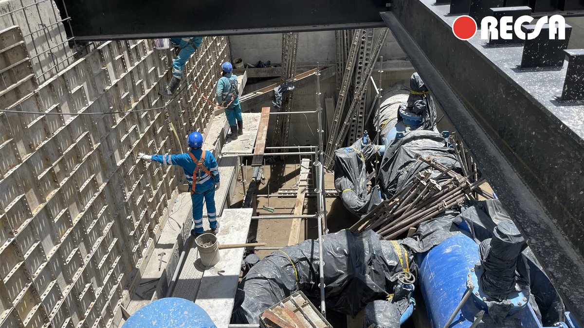 RECSA_MX's tweet photo. 💧En el acueducto Manija #Tibitoc, estamos trabajando en la #construcción de la cámara definitiva. En esta cámara, se alojarán las válvulas de control del #acueducto, así como los instrumentos del monitoreo de medición del flujo.

#RECSA #Obras #Construcción #Agua #Infraestructura #ProcesoConstructivo
