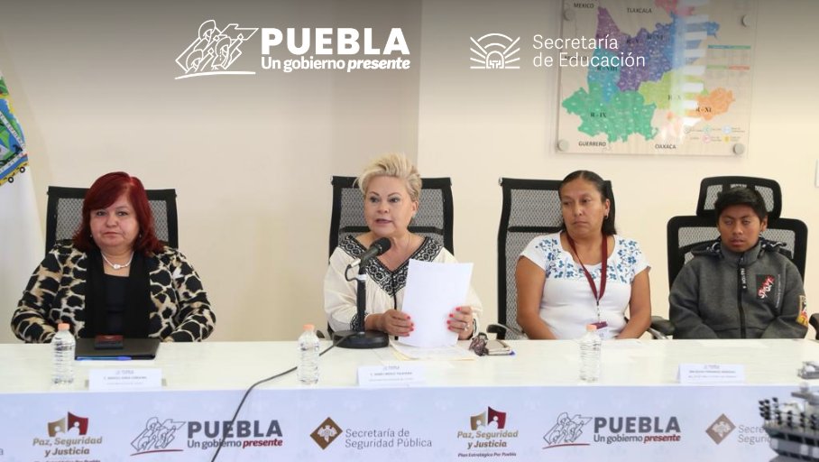 SEPGobPue's tweet image. Durante la rueda de prensa que encabezó el gobernador @SergioSalomonC, la titular @MerloIsabel informó que con la finalidad de disminuir las brechas de desigualdad escolar, la dependencia inició con el proceso de selección del programa de becas para escuelas oficiales.