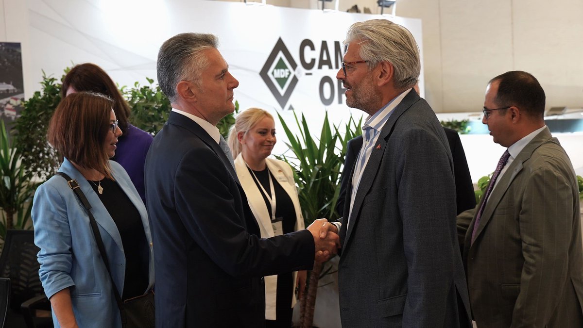 CamsanOrdu's tweet image. Yönetim Kurulu Başkanımız Hakan Poyraz, Yönetim Kurulu Üyemiz Bora Yüzer, Satış Müdürümüz Tamer Eriş, Siempelkamp yöneticilerini ağırladılar. Değerli misafirlerimize standımızı ziyaretlerinden dolayı teşekkür ederiz. 

#Intermob #ÇamsanOrdu