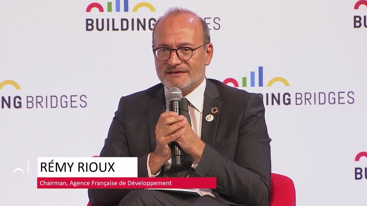 #BuildingBridges23 
Our CEO <a href="/RiouxRemy/">Rémy Rioux</a> proposed solutions to mobilize public &amp; private finance and achieve the SDGs:
🔸having a vast seamless and at scale architecture of public investment
🔸developing a common taxonomy
🔸sharing the data produced by PDBs