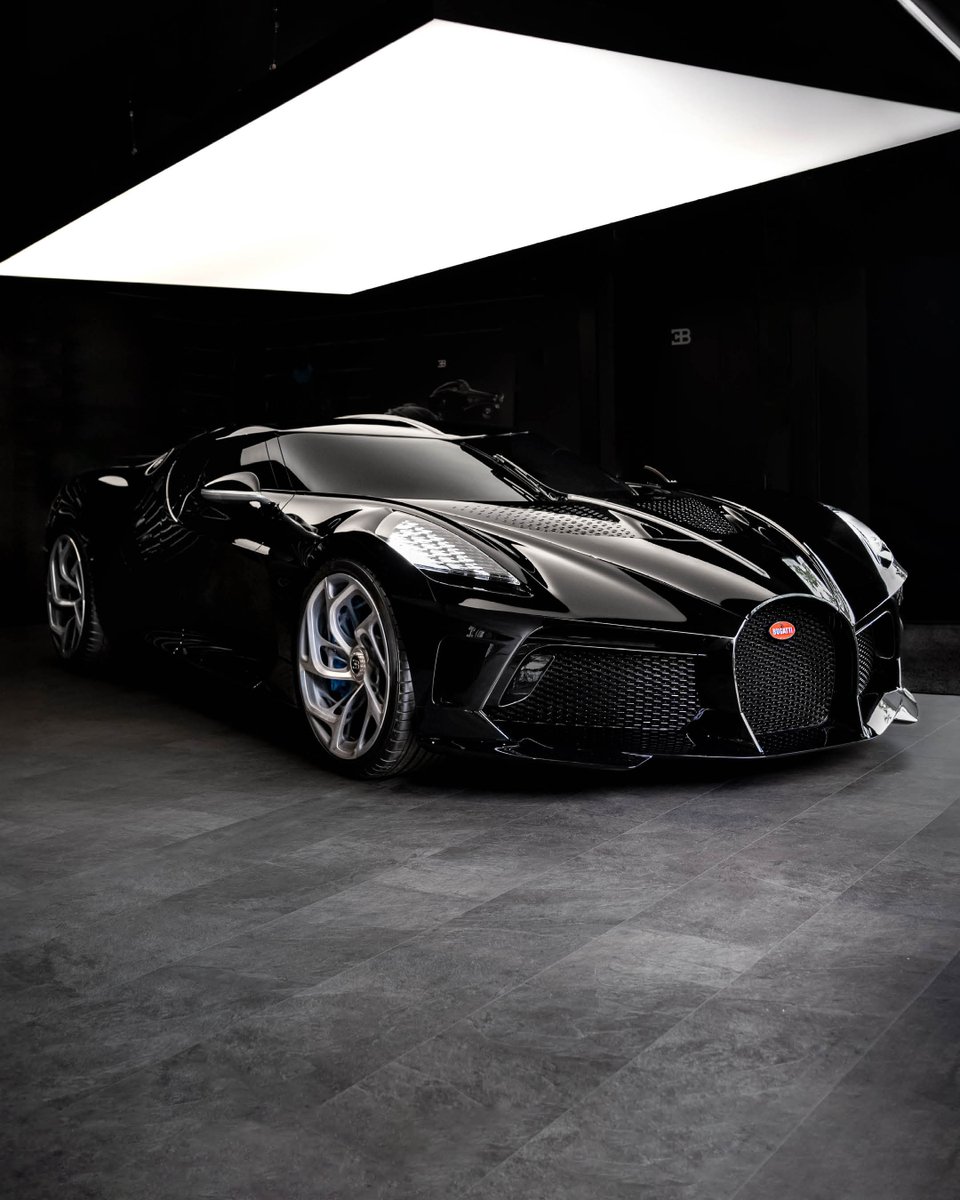 Bugatti's tweet photo. The LA VOITURE NOIRE is a one-off piece of automotive haute couture that exemplifies BUGATTI’s incomparable design DNA.

#BUGATTI #LAVOITURENOIRE #BUGATTIDusseldorf https://t.co/lAlhEBzuBD