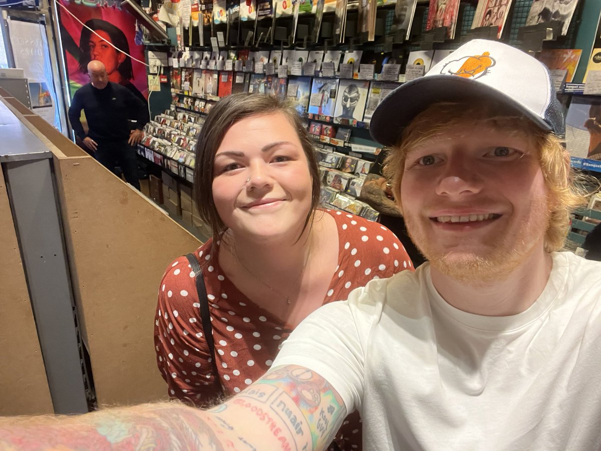 EdsheeranMega's tweet image. Been a while❤️