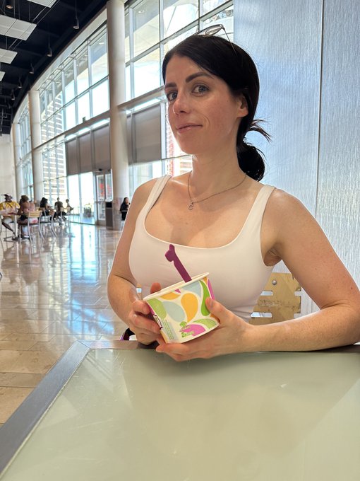 Hi, I&rsquo;m Ciara and I love froyo and making guys cum 😏 https://t.co/kp9ahqQQKw<a href="/tag/newprofilepic"class="tags"><span>#newprofilepic</span></a>