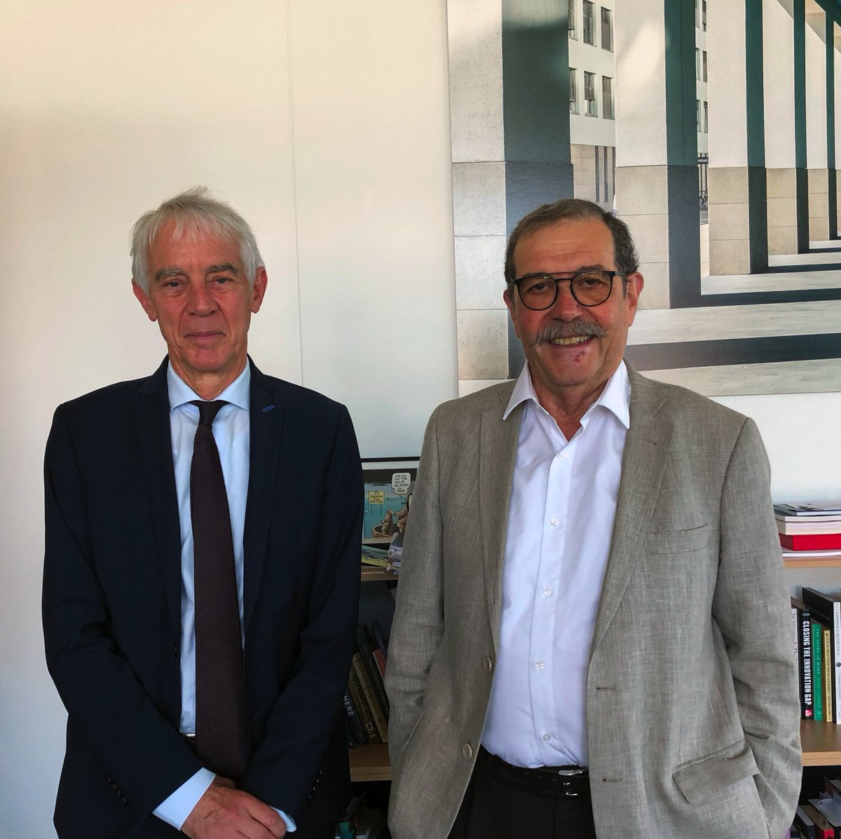 Martin Vetterli (@martinvetterli) on Twitter photo A great honour to meet Alain Aspect, Physics <a href="/NobelPrize/">The Nobel Prize</a> winner 2022. Despite my persistence, he refused to tell me who the lucky winners will be tomorrow 🤐😀 A great honour to meet Alain Aspect, Physics <a href="/NobelPrize/">The Nobel Prize</a> winner 2022. Despite my persistence, he refused to tell me who the lucky winners will be tomorrow 🤐😀