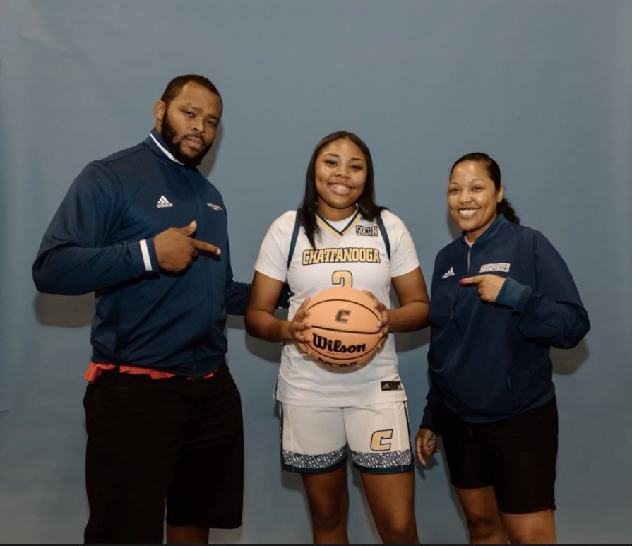 Thanks @Coac_Poppie and the rest of the @GoMocsWBK coaching staff for the great unofficial visit! I loved the energy and how genuine everyone was. Looking forward to learning more about the program. #Gomocs #unofficialvisit @LadyWarhawksBB