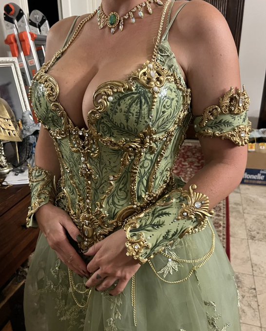 1 pic. I made a porcelain corset + armor for @qtcinderella + @mayahiga charity gala out of hotglue! https://t<a class="tags" target="_blank" title="On Twitter" href="/?out=eyJ0eXAiOiJKV1QiLCJhbGciOiJIUzUxMiJ9.eyJpYXQiOjE3Njc5OTI0NTEsImlzcyI6InR3cG9ybnN0YXJzLmNvbSIsIm5iZiI6MTc2Nzk5MjQ1MSwiZXhwIjoxNzk5NTI4NDUxLCJyZWRpcmVjdF91cmwiOiJodHRwczovL3guY29tL3F0Y2luZGVyZWxsYSJ9.KEHFt4yMYogPfeYcvqU3_bKs0nPa5msAxfGndcMSJ5wzYrii1k9oxPQpfuNQ8VL6JGKI04hVLJdB4Cp2RgbA0A">@qtcinderella</a>