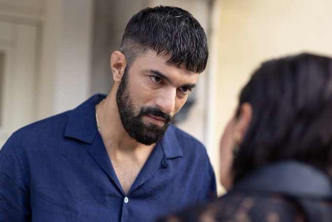 Uy si me mira así...
#AdımFarah #EnginAkyürek #DemetÖzdemir #FaHir