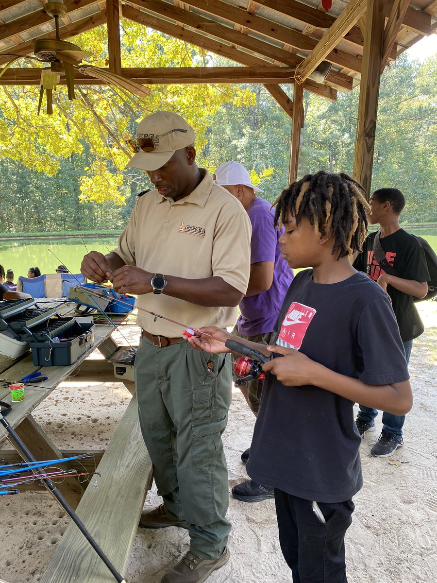 fulcoclerk's tweet photo. “If you give a man a fish, you’ll feed him for a day, but if you teach him how to fish, you’ll feed him for a lifetime.”
Thank you @1moquestion for teaching our you men not only how to fish, but also how to #FEEL (emotions), and #FOCUS on how to #FIGURE life out. #SONDAY https://t.co/fGjIAHsJka