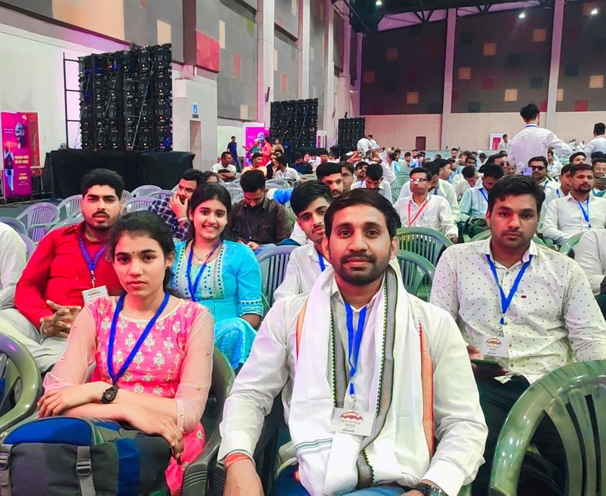 Kishansaini0607's tweet image. महात्मा गांधी जी की जयंती पर आयोजित जनसम्मान सम्मेलन' में राजस्थान से सभी RYMP के साथ कार्यक्रम में पहुंचे | 🤝🙏
जेईसीसी, सीतापुरा, जयपुर

#ashokgehlot #Jaipur #sitapura #JECC #RGyuvamitra @ashokgehlot51 @RG_Yuva_Mitra