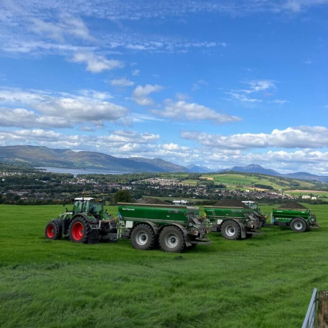 undocarbon's tweet image. A beautiful image of Robert Hamilton’s spreading team with stunning #LochLomond in the background 🚜

Sent over by our very own Joe Ritchie, Agricultural  BDM 🌱

#UNDOCarbon #BTS #SustainableAgriculture #EnhancedWeathering #ClimateAction #CarbonRemoval #ScottishHighlands