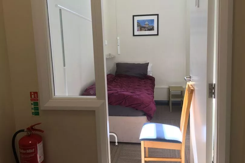 naomi_desouza's tweet photo. Homelessness is everywhere you look in Birmingham, it is confronting as you go through the city centre. A few weeks ago on what felt like the last day of summer, I visited these pods that form emergency homeless accommodation. Residents included a builder and restaurant worker https://t.co/E6cF3NoUkb