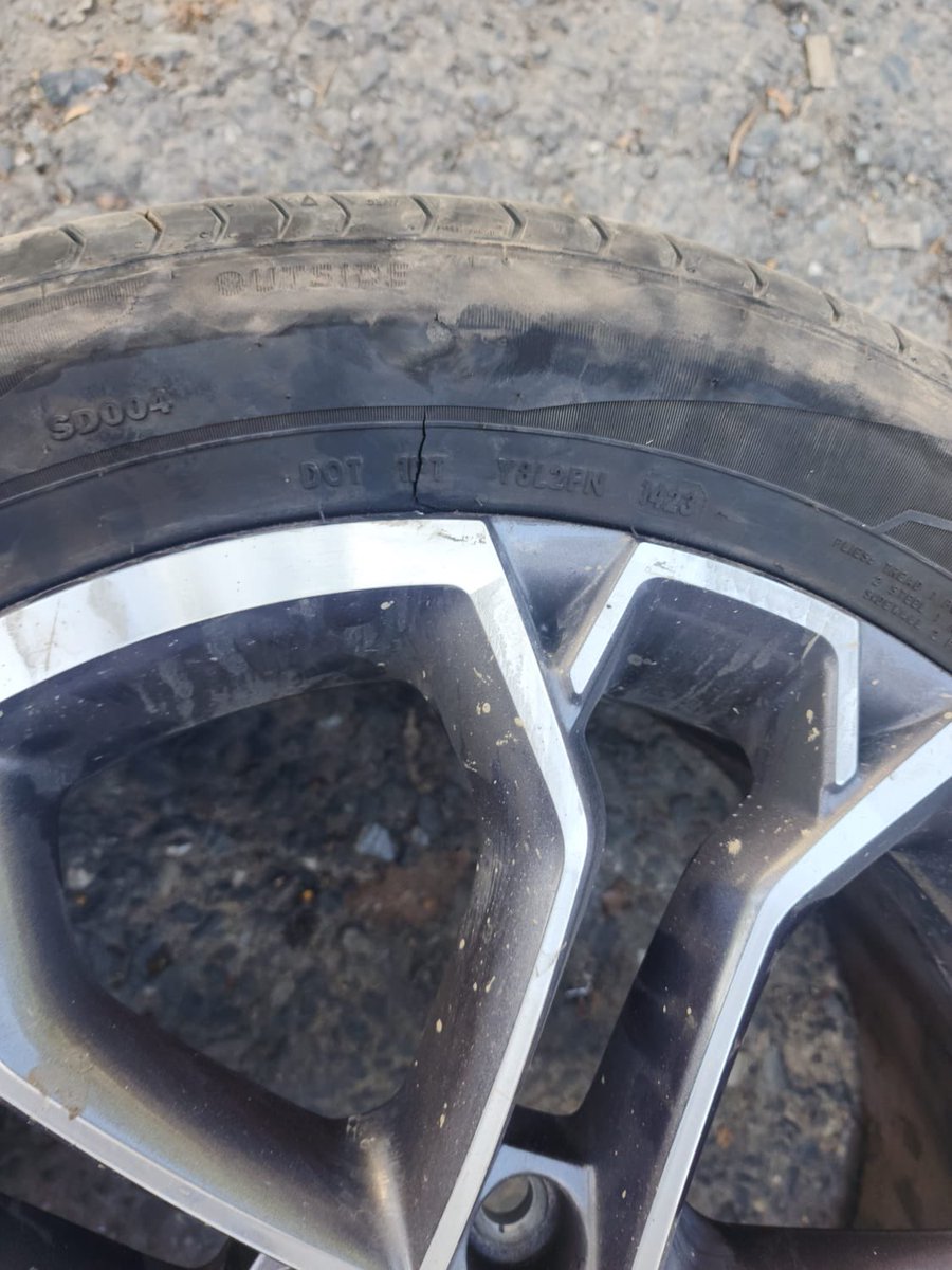 anamikasharma4's tweet photo. Disappointed with #CEAT tires on my #SkodaKushaq in just 3000 km, three tires got severely damaged during a family trip, causing safety concerns and extra expenses Urging @SkodaIndia to investigate and opt for higher-quality tires. Quality and safety should come first. @CEATtyres https://t.co/Yxu0cdFCoS