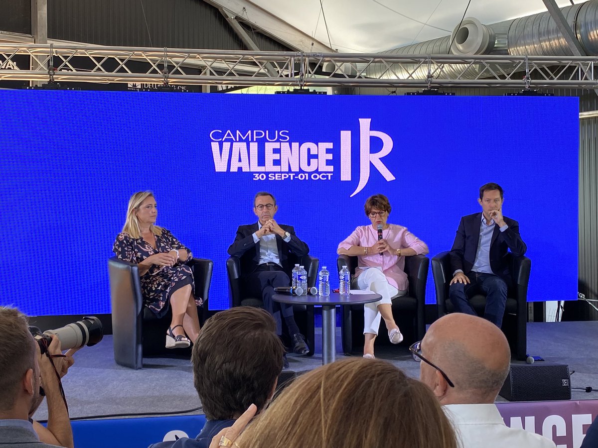 Paul_Clmc's tweet photo. Retour du campus des @jeunesreps ! Une opportunité de discuter des idées, de s’engager et de façonner l’avenir.. Merci @GuilhemCarayon pour l’organisation de cette journée. Ensemble, nous pouvons faire la différence.💪🇫🇷 #CampusLR #Engagement #JeunesLR @lesRepublicains https://t.co/QZieCNgCRF