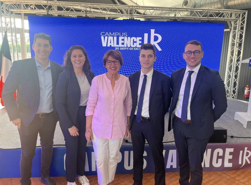 Paul_Clmc's tweet photo. Retour du campus des @jeunesreps ! Une opportunité de discuter des idées, de s’engager et de façonner l’avenir.. Merci @GuilhemCarayon pour l’organisation de cette journée. Ensemble, nous pouvons faire la différence.💪🇫🇷 #CampusLR #Engagement #JeunesLR @lesRepublicains https://t.co/QZieCNgCRF