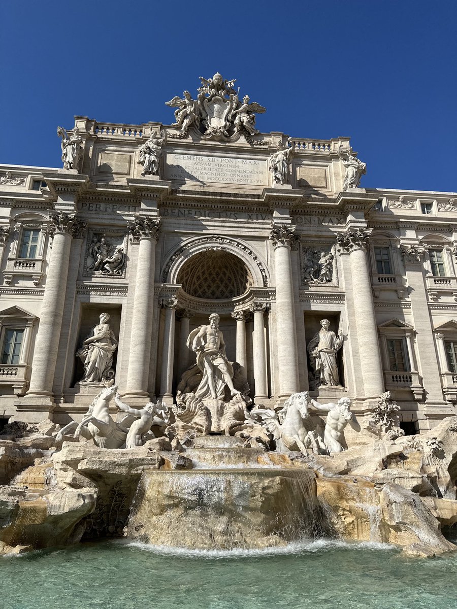 Just in case you haven’t had your fountain fix today. #Rome #TreviFountain