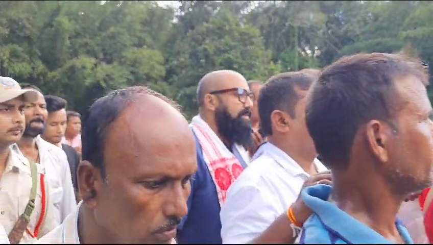 mriganka_dr's tweet photo. #amritkalashyatra ,a part of #merimittimeradesh abhiyan wherein soils collected from each household is taken to Panchayat Office with great aplomb. Today,at Kaithalkuchi, #dharmapur LAC @himantabiswa @Bhabesh_KalitaR @cmpatowary @BJP4Nlb @BJP4India @BJP4Assam https://t.co/veimuaXW5Y