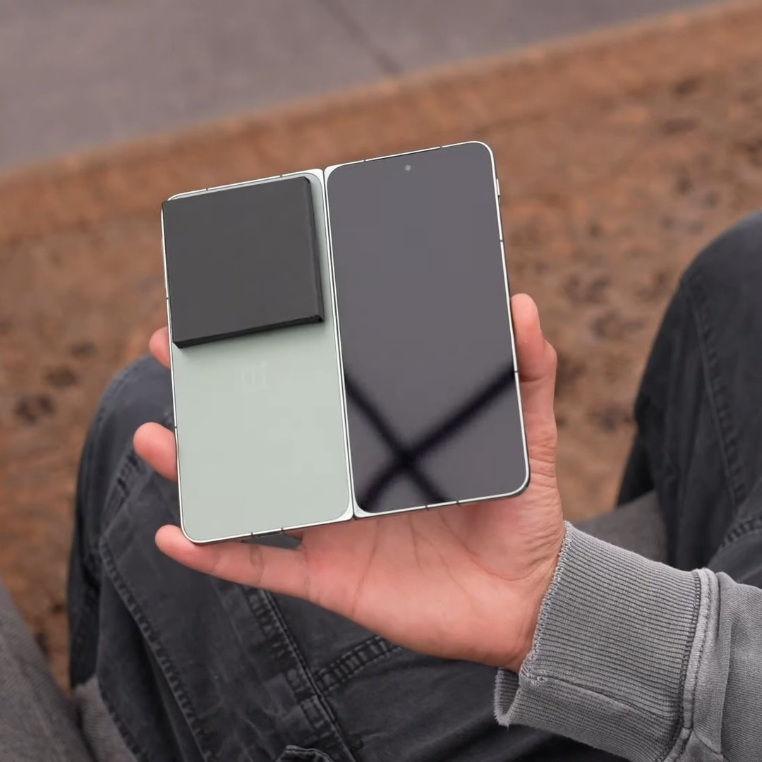 yabhishekhd's tweet photo. OnePlus Open Foldable early device.
OnePlus built OnePlus open jointly with Oppo.
OnePlus has 37% less crease compared to other foldable devices.
OnePlus Open comes with an alert slider.
#OnePlus #OnePlusOpen #OnePlusFoldable
(1/3) https://t.co/Pf3E7YALNk