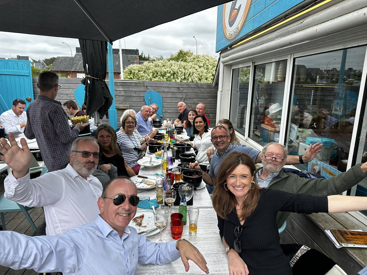 GeismarLuc's tweet photo. Guidel c’est aussi une fête pour échanger et débattre des enjeux politiques et sociétaux. 
C’est l’occasion de mettre en lumière les formidables initiatives/réalisations collectives et de mesurer ensemble l’ampleur de ce dont nous sommes capables d’agir ensemble. #URMoDem @MoDem https://t.co/RuAJkNWcXR