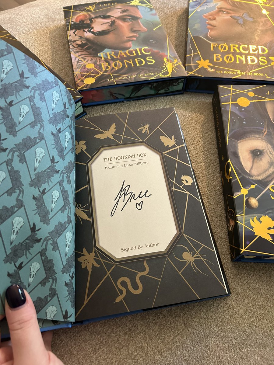 MsCoolComs's tweet photo. The Bonds That Tie 🖤 @Thebookishbox 

So happy with these BEAUTIFUL luxe editions 🥹 #jbree #thebookishbox #thebondsthattie https://t.co/bvHFxs8JdK